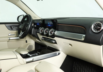 Подержанный автомобиль Mercedes-Benz GLB 2021 года (9 фото)