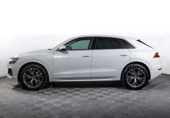 Подержанный автомобиль Audi Q8 2019 года (8 фото)