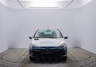 Подержанный автомобиль Peugeot 206 Sedan 2008 года (2 фото)