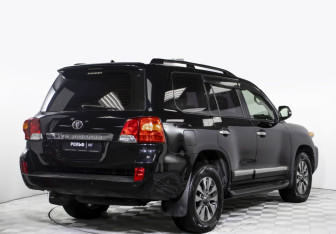 Подержанный автомобиль Toyota Land Cruiser Suv 2014 года (5 фото)