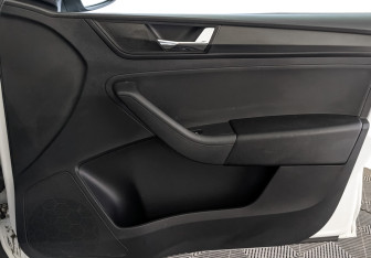 Подержанный автомобиль Skoda Rapid Liftback 2021 года (25 фото)