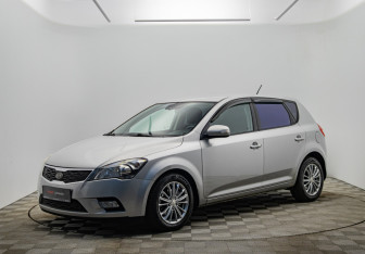Подержанный автомобиль Kia Ceed Hatchback 2010 года (1 фото)