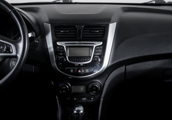 Подержанный автомобиль Hyundai Solaris Sedan 2012 года (13 фото)