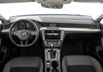 Подержанный автомобиль Volkswagen Passat Sedan 2018 года (14 фото)