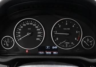 Подержанный автомобиль BMW X4 2016 года (13 фото)