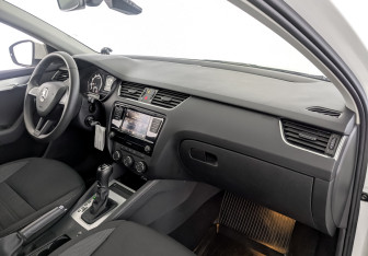Подержанный автомобиль Skoda Octavia Liftback 2018 года (11 фото)