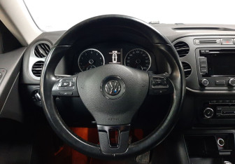 Подержанный автомобиль Volkswagen Tiguan 2015 года (17 фото)