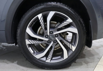 Подержанный автомобиль Geely Monjaro 2023 года (9 фото)