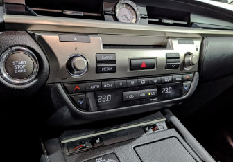 Подержанный автомобиль Lexus ES 2018 года (21 фото)