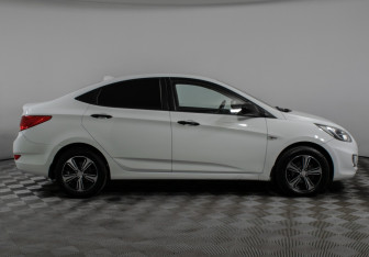 Подержанный автомобиль Hyundai Solaris Sedan 2011 года (4 фото)