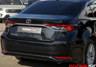 Подержанный автомобиль Toyota Corolla Sedan 2019 года (18 фото)
