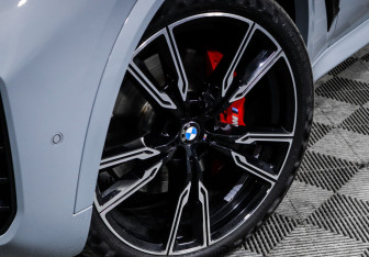 Подержанный автомобиль BMW X5 2025 года (15 фото)