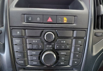 Подержанный автомобиль Opel Astra Wagon 2012 года (11 фото)