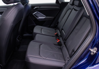 Подержанный автомобиль Audi Q3 2021 года (11 фото)
