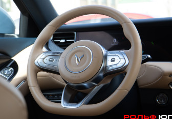 Подержанный автомобиль Voyah Free 2022 года (17 фото)