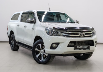 Подержанный автомобиль Toyota Hilux 2017 года (3 фото)