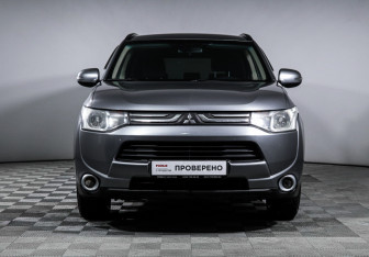 Подержанный автомобиль Mitsubishi Outlander 2012 года (2 фото)