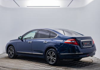 Подержанный автомобиль Nissan Teana 2010 года (3 фото)
