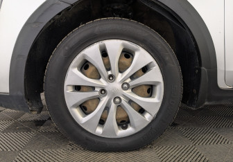 Подержанный автомобиль Kia Rio Hatchback 2021 года (11 фото)