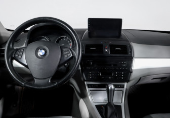 Подержанный автомобиль BMW X3 2007 года (12 фото)