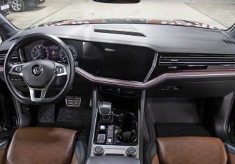 Подержанный автомобиль Volkswagen Touareg 2020 года (14 фото)