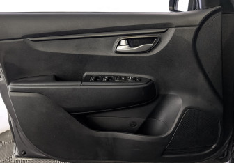 Подержанный автомобиль Kia Rio Hatchback 2021 года (18 фото)