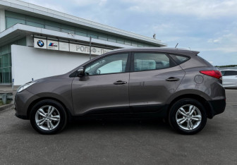 Подержанный автомобиль Hyundai ix35 2011 года (8 фото)