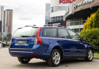 Подержанный автомобиль Volvo V50 2008 года (4 фото)