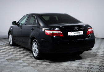 Подержанный автомобиль Toyota Camry Sedan 2008 года (7 фото)