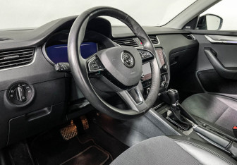 Подержанный автомобиль Skoda Octavia Liftback 2019 года (13 фото)