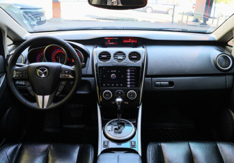 Подержанный автомобиль Mazda CX-7 2010 года (10 фото)