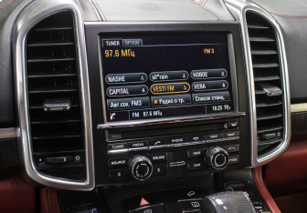 Подержанный автомобиль Porsche Cayenne 2014 года (19 фото)