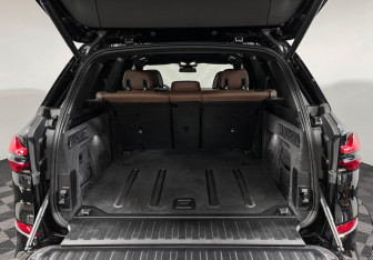 Подержанный автомобиль BMW X5 2024 года (9 фото)