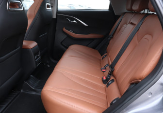 Подержанный автомобиль Omoda C5 2023 года (10 фото)