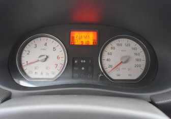 Подержанный автомобиль Renault Logan Sedan 2010 года (13 фото)