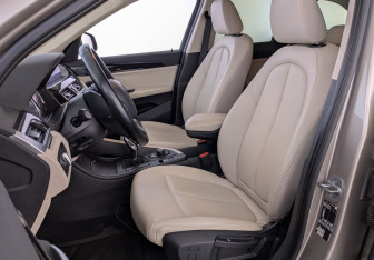 Подержанный автомобиль BMW X1 2021 года (19 фото)