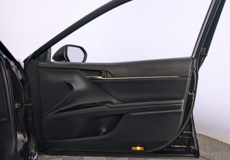 Подержанный автомобиль Toyota Camry Sedan 2020 года (24 фото)