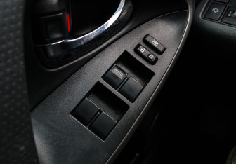 Подержанный автомобиль Toyota RAV4 2011 года (17 фото)