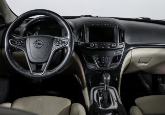 Подержанный автомобиль Opel Insignia Wagon 2014 года (12 фото)
