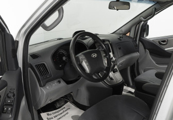 Подержанный автомобиль Hyundai Grand Starex 2008 года (6 фото)