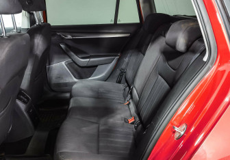 Подержанный автомобиль Skoda Octavia Wagon 2017 года (9 фото)