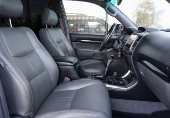 Подержанный автомобиль Toyota Land Cruiser Prado 2008 года (12 фото)