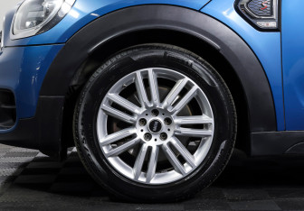 Подержанный автомобиль MINI Countryman 2017 года (25 фото)