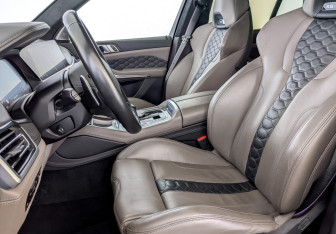 Подержанный автомобиль BMW X5 M 2020 года (21 фото)