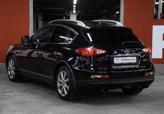 Подержанный автомобиль Infiniti QX50 2014 года (7 фото)