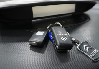 Подержанный автомобиль Citroen C4 Hatchback 2008 года (16 фото)