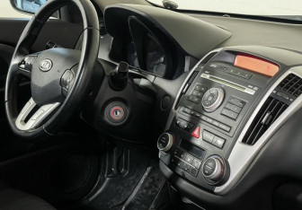 Подержанный автомобиль Kia Ceed Wagon 2011 года (9 фото)