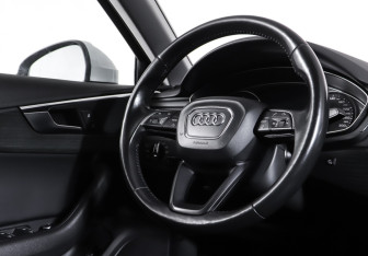 Подержанный автомобиль Audi A4 Sedan 2017 года (13 фото)