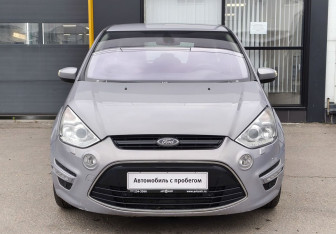 Подержанный автомобиль Ford S-MAX 2012 года (2 фото)