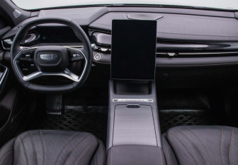 Подержанный автомобиль Geely Preface 2024 года (13 фото)